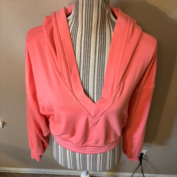Free People Movement Hoodie XS Grand Slam Coral Pink Cropped V-Neck Ribbed Trim - Picture 4 of 15